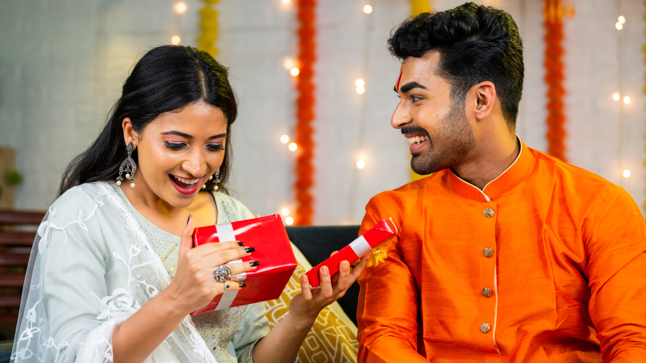 Raksha Bandhan Gift for Your Sibling Made Easy with Instant Loan